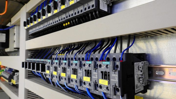 Remplacement de prises électriques par un électricien à Pérols